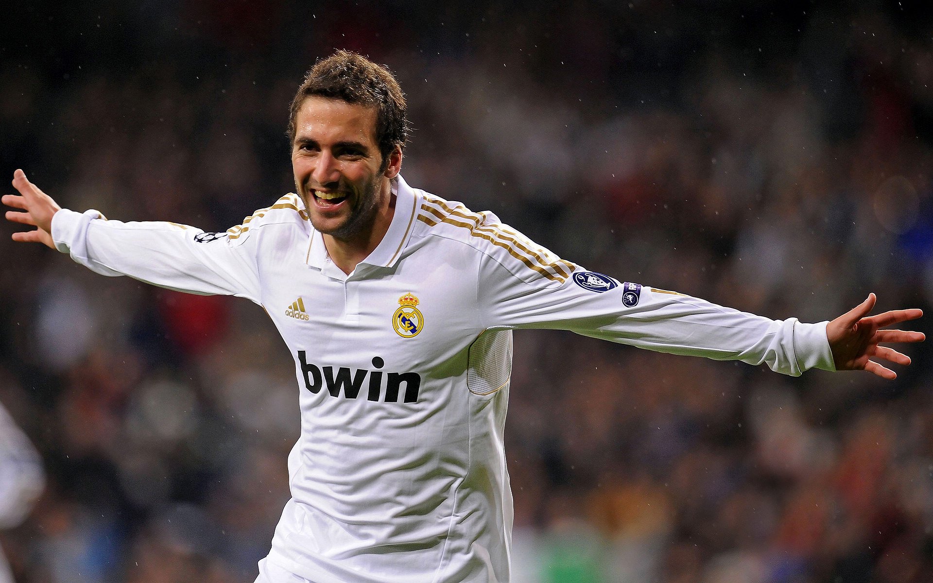 里昂岁老将正式宣布退役，足球史尘封传奇生涯，里昂主帅