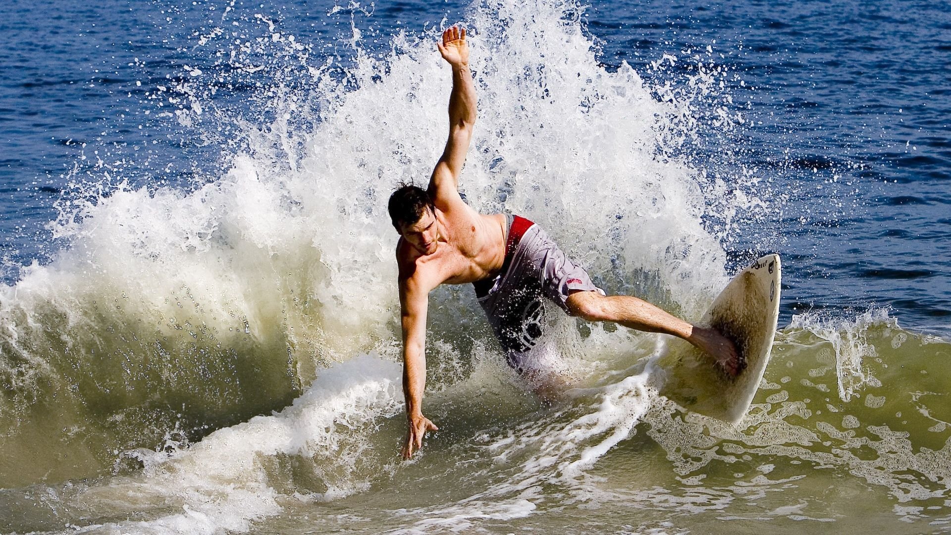 异军突起：外援如何改变联盟格局？，外援 冲突